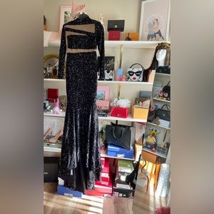 NWT Elegant V Neck Long Sleeve Sequin Prom Dresses